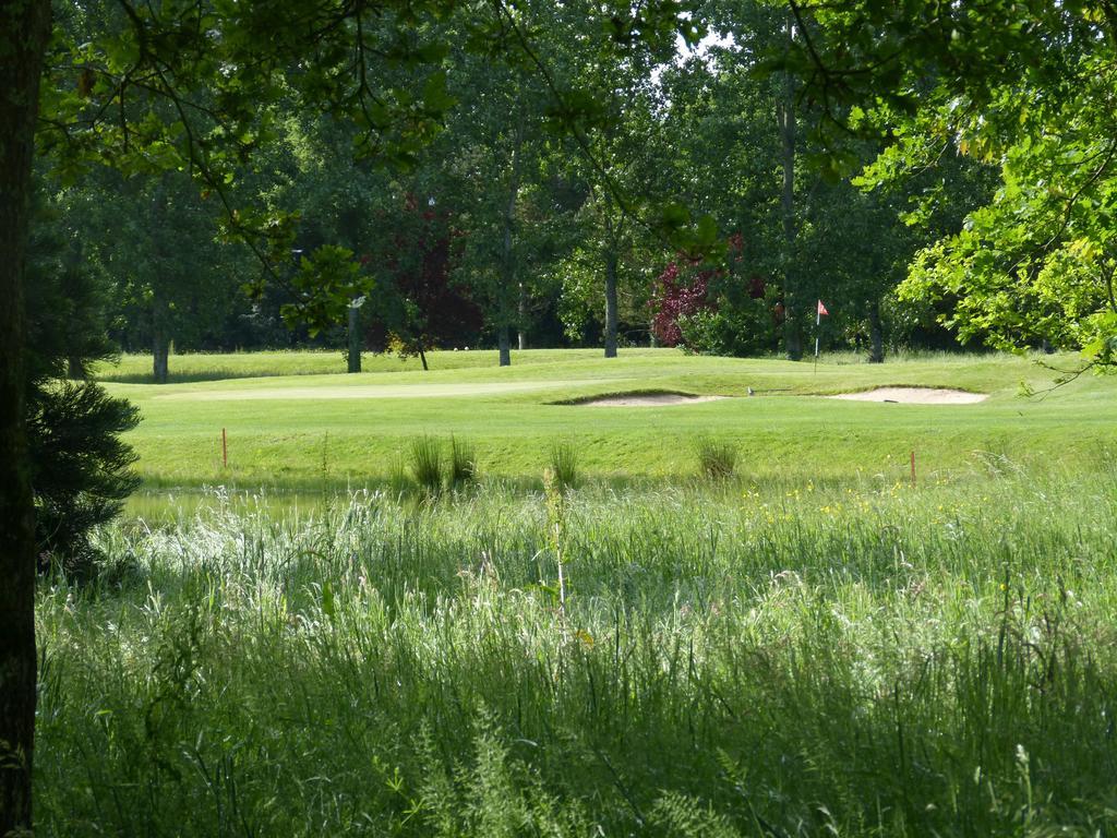 Отель Anjou Golf And Country Club Шампинье Экстерьер фото